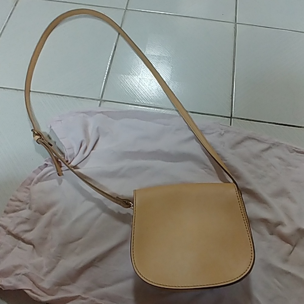 Beige shoulder bag